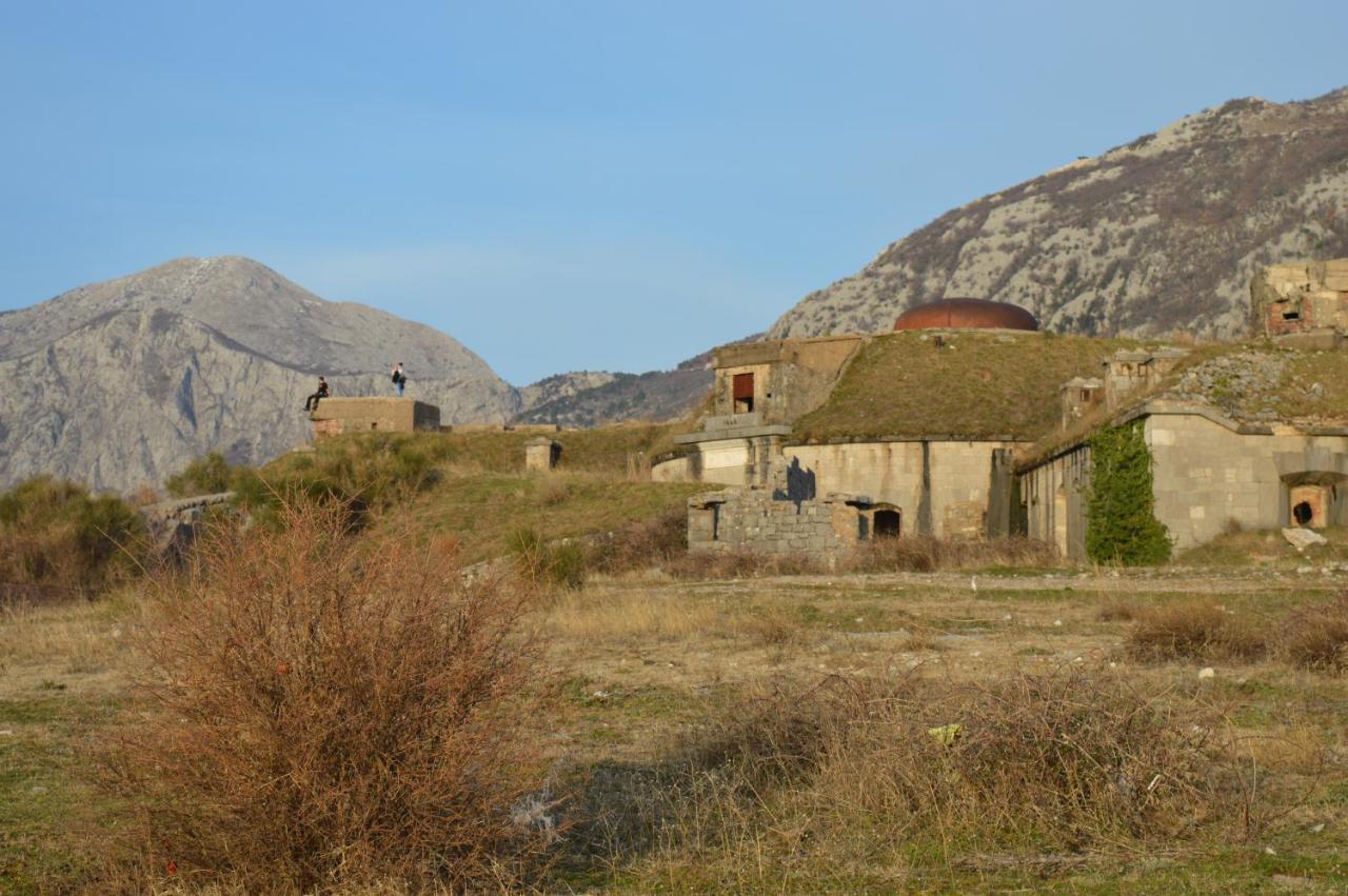 Vujas Village Pleasure Kotor Extérieur photo